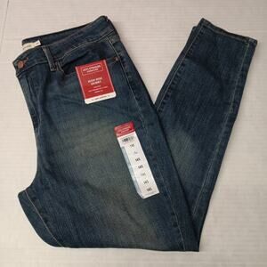 Levi Signature High Rise Skinny Jeans Woman's Size 14S 32x28 Blue Skinny Leg